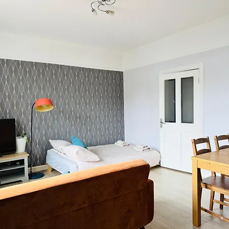 Central Accessible Home With Great Amenities & Free Parking Apartamento