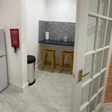 2 Bedroom Cosy Ground Floor Flat * Édimbourg