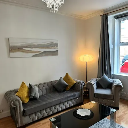 2 Bedroom Cosy Ground Floor Flat Édimbourg