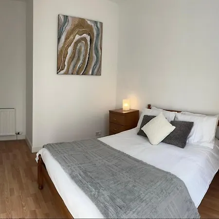 2 Bedroom Cosy Ground Floor Flat
