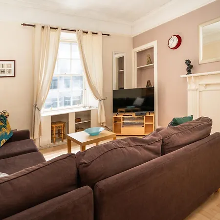Charming 2bd Flat 10 Minutes To Castle * Эдинбург