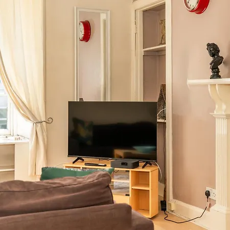 Charming 2bd Flat 10 Minutes To Castle Appartement *