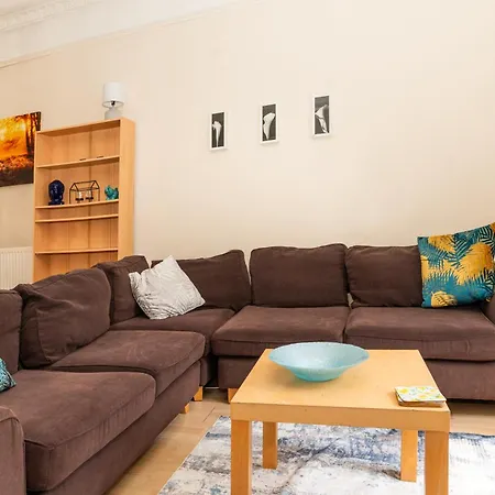 Charming 2bd Flat 10 Minutes To Castle