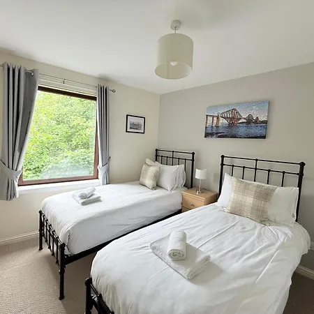 Cosy & 2 Bedrooms Edinburg