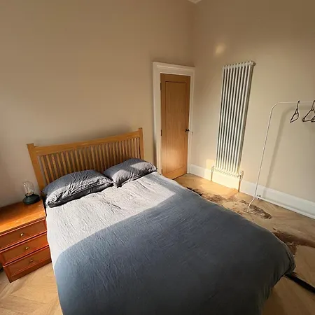 Spacious 2 Bed - Perfect Location Διαμέρισμα