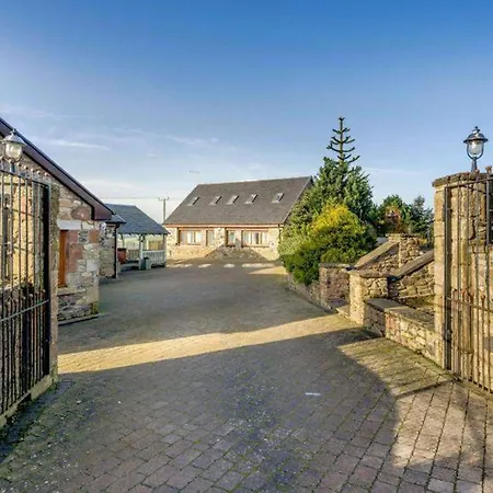 Sleeps 10 - Hot Tub - Pool Table - Play Park * Edinburgh