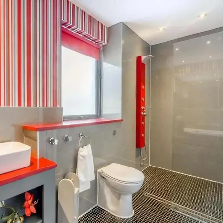 10 Guests - 5 Bedrooms - Deck - Hot Tub Édimbourg