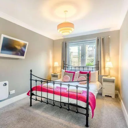 度假居 Sleeps 10 - Hot Tub - Pool Table - Play Park *