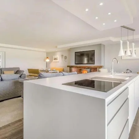 10 Guests - 5 Bedrooms - Deck - Hot Tub Hébergement de vacances