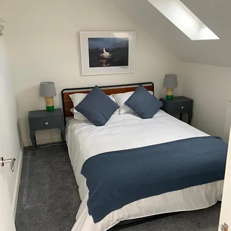 The Stockbridge Photography Studio 3 Bedrooms, 1 Bathroom *