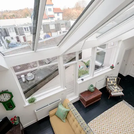 The Stockbridge Photography Studio 3 Bedrooms, 1 Bathroom Apartment Edinburgh