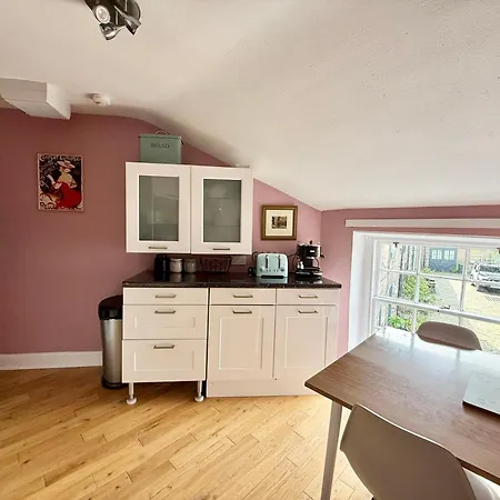 Modern Vintage Bliss Near Calton Hill * 爱丁堡