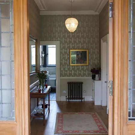Victorian With Parking, Murrayfield-sleeps 5