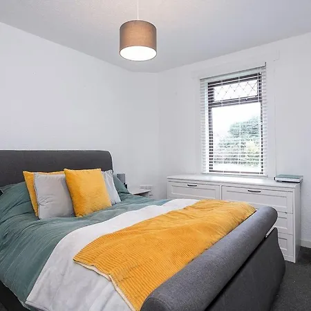 Bright & Cozy In Edinburgh,murrayfield Stadium,airport And Near To Center With Free On Street Parking Apartment