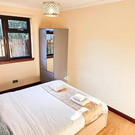 Duddingston 9 Bedroom House - *