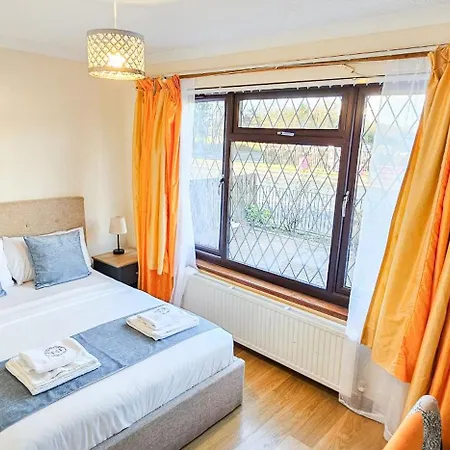 Duddingston 9 Bedroom Private House Or 9 Individual With Shared Holiday home