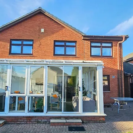 Duddingston 9 Bedroom Private House Or 9 Individual With Shared Holiday home *