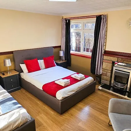 Duddingston 9 Bedroom Private House Or 9 Individual With Shared Holiday home