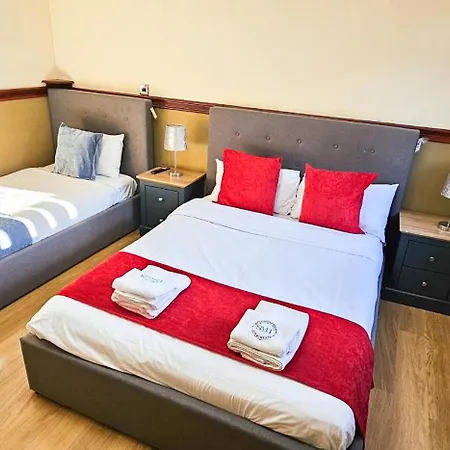 Duddingston 9 Bedroom Private House Or 9 Individual With Shared Holiday home Edinburgh