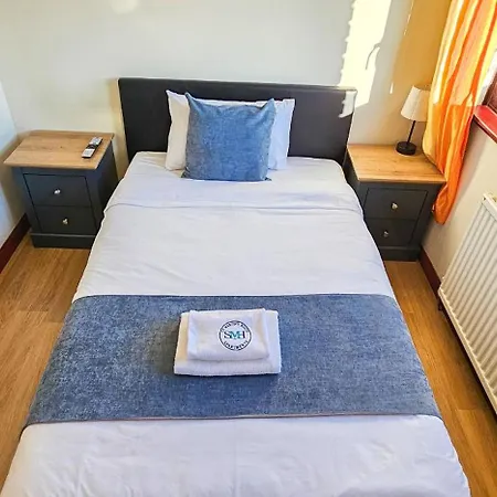 Duddingston 9 Bedroom Private House Or 9 Individual With Shared Holiday home *