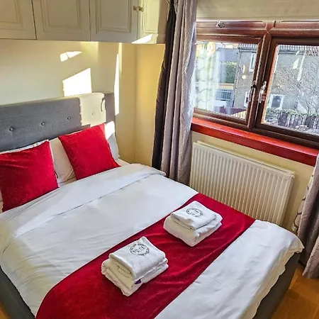 Holiday home Duddingston 9 Bedroom Private House Or 9 Individual With Shared Edinburgh