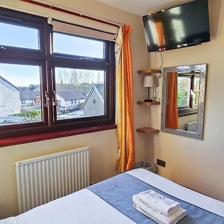 Duddingston 9 Bedroom Private House Or 9 Individual With Shared Holiday home