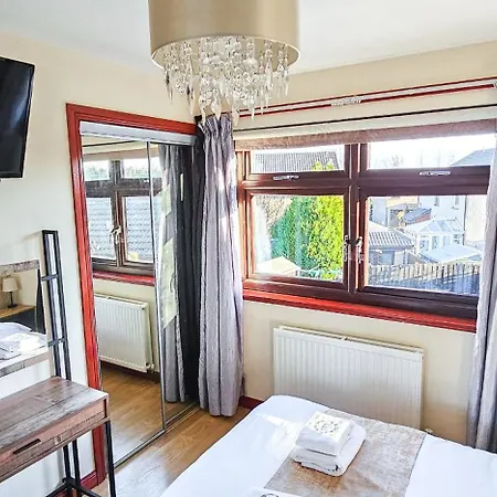 Holiday home Duddingston 9 Bedroom Private House Or 9 Individual With Shared *