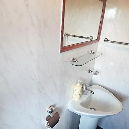 Duddingston 9 Bedroom House - *