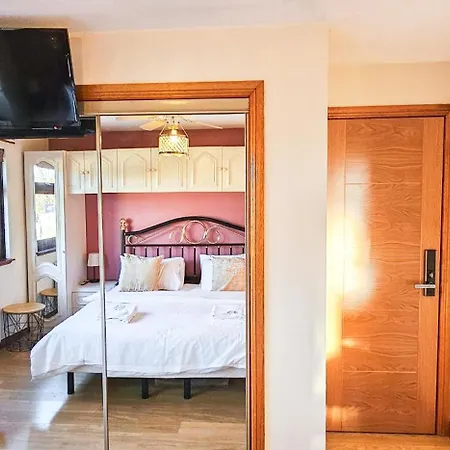 Holiday home Duddingston 9 Bedroom Private House Or 9 Individual With Shared Edinburgh