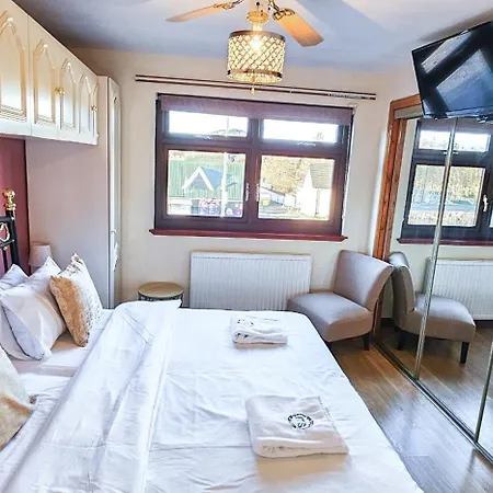 Holiday home Duddingston 9 Bedroom Private House Or 9 Individual With Shared