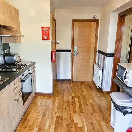 Holiday home Duddingston 9 Bedroom Private House Or 9 Individual With Shared Edinburgh