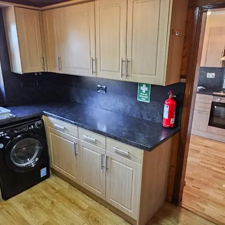 Duddingston 9 Bedroom Private House Or 9 Individual With Shared Holiday home
