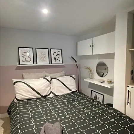 Apartamento Modern Flat In