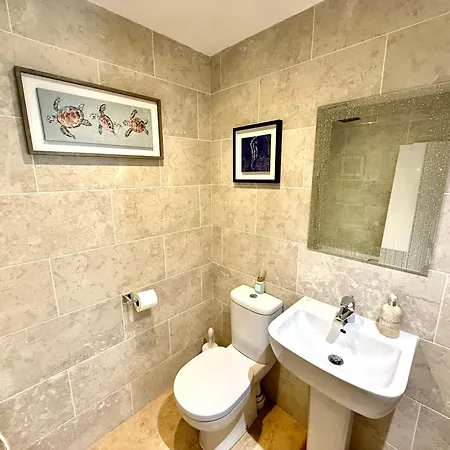 Torwood Townhouse - Superfast Wifi, Contractor Friendly With Free Parking *