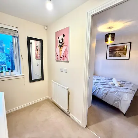 Torwood Townhouse - Superfast Wifi, Contractor Friendly With Free Parking