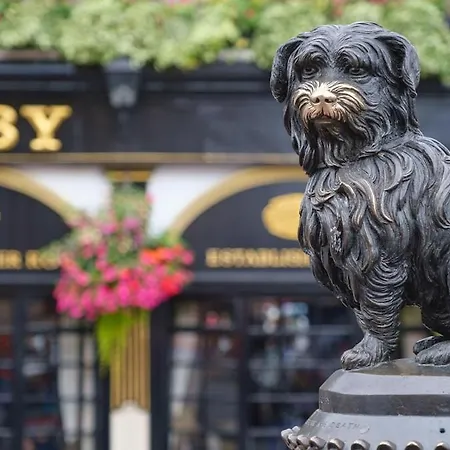 Cosy & Quiet Flat Near Haymarket Station