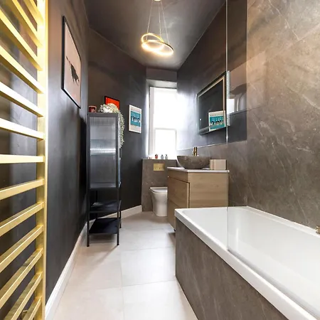 Elegant In The Heart Of Edimburgo