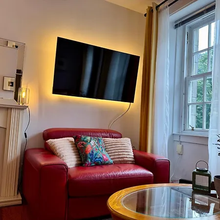 Stylish 2br Grassmarket Flat With Castle Views & Ps5 Apartman Edinburgh