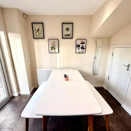 Torwood Townhouse - Superfast Wifi, Contractor Friendly With Free Parking Casa vacanze