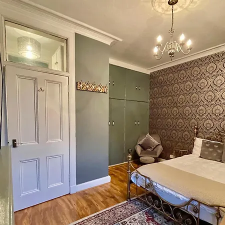 Glamours Stylish Victorian Near Centre *