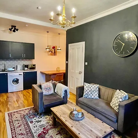 Glamours Stylish Victorian Near Centre Lejlighed *