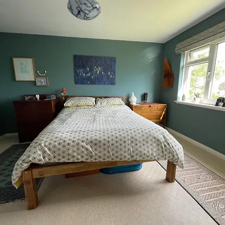 Mid-century Gem Steps From The 爱丁堡