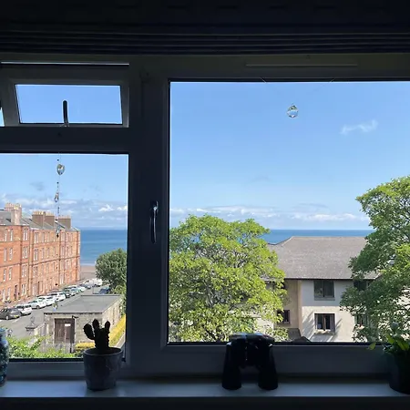 Mid-century Gem Steps From The * Edinburgh