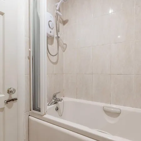 Retreat - Centre 3 Min Walk To Castle Apartment