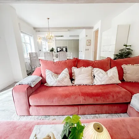 Luxury Large Family In Holiday home