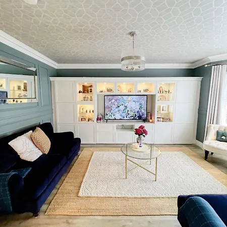 Luxury Large Family In *