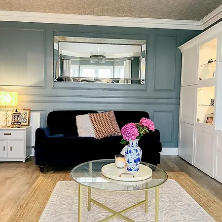 Luxury Large Family In Edinburgh