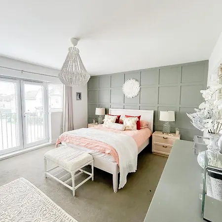 Luxury Large Family In * Edinburgh
