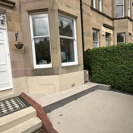 Апартаменты Stylish 3 Bed 2 Bath Ground Floor Main Door Flat In Marchmont