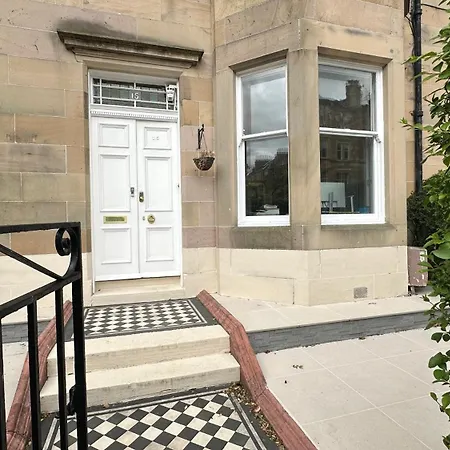 Stylish 3 Bed 2 Bath Ground Floor Main Door Flat In Marchmont